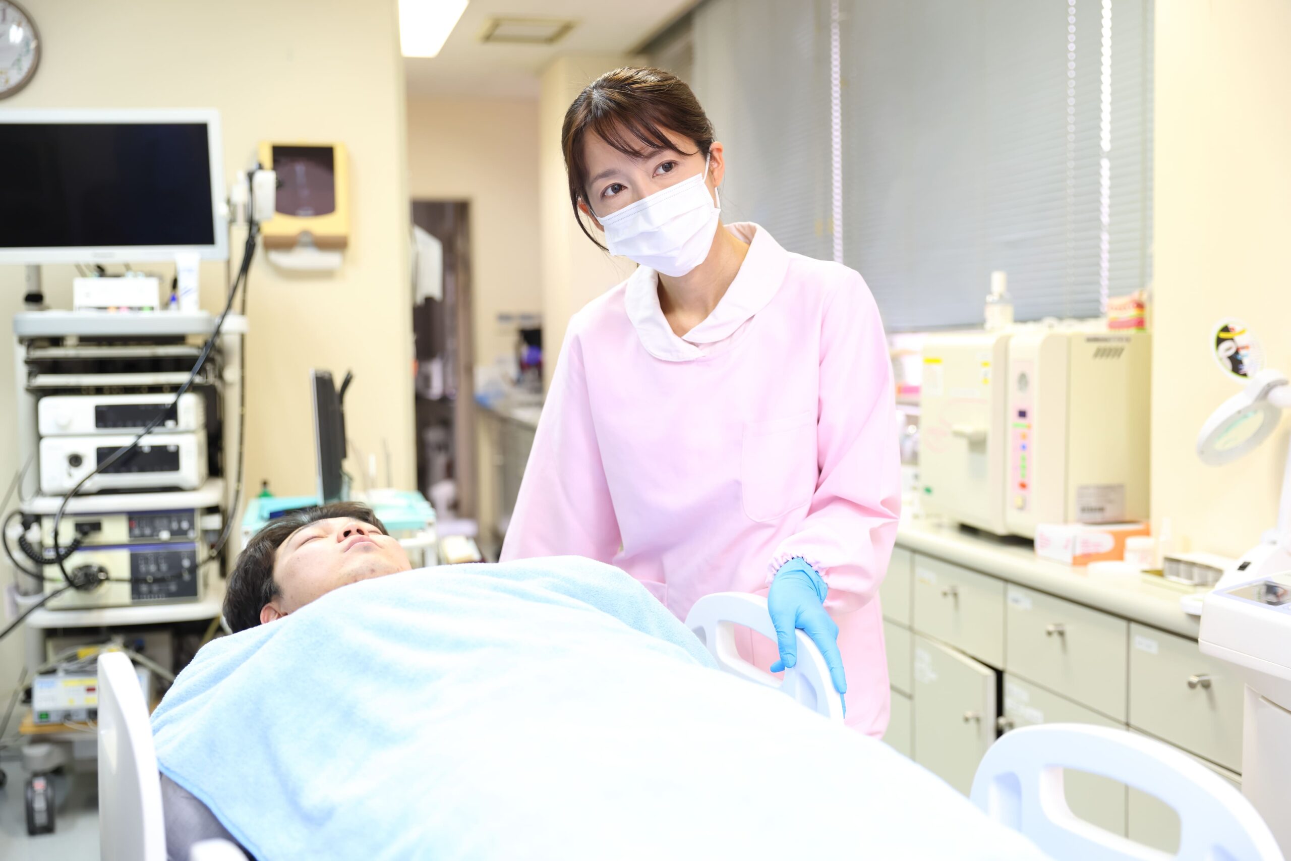 鎮静剤を使うことで、ウトウト眠ったような状態で検査を受けられます